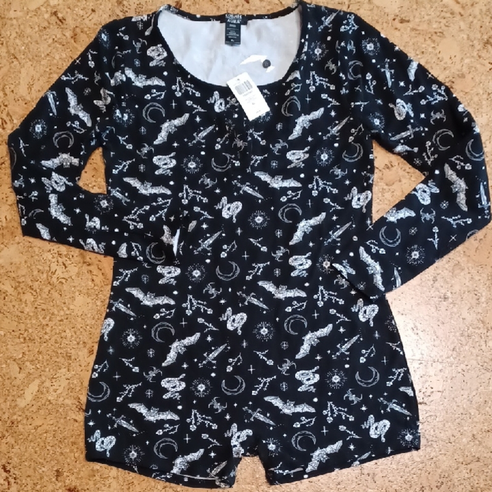 Hot Topic Halloween Black & White Batty Romper Size XL NWT